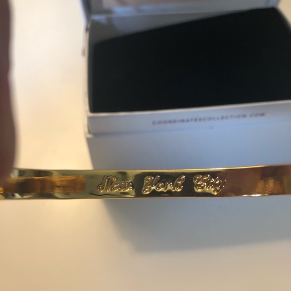 Coordinates Collection Legend Cuff bracelet - New York City - 22K Gold Vermeil - Picture 3 of 5